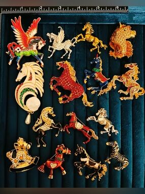Lot 15 Horse Brooches Rhinestone Enamel Pegasus Unicorn Zebra Pin